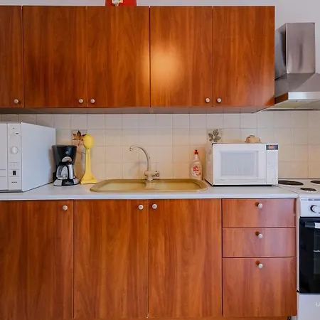 Waterlily 3-bedroom Maisonette, 75m To Sandy Beach *