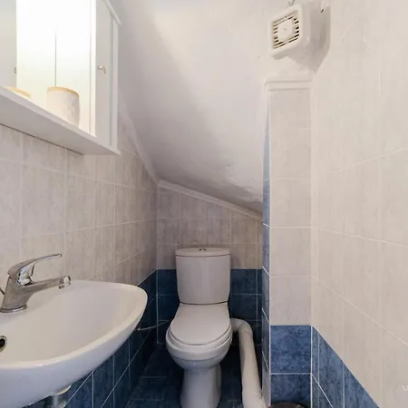 Waterlily 3-bedroom Maisonette, 75m To Sandy Beach Casa vacanze *