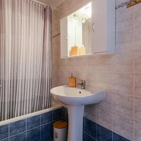 Waterlily 3-bedroom Maisonette, 75m To Sandy Beach Casa vacanze *