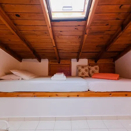 Casa vacanze Waterlily 3-bedroom Maisonette, 75m To Sandy Beach Nikiti (Sithonia)