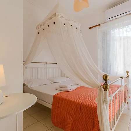 Waterlily 3-bedroom Maisonette, 75m To Sandy Beach Nikiti (Sithonia)
