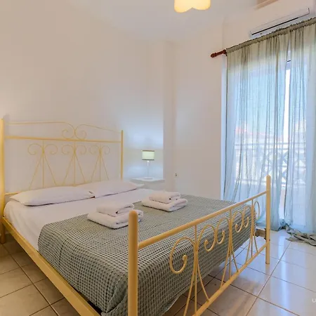 Waterlily 3-bedroom Maisonette, 75m To Sandy Beach Casa vacanze *