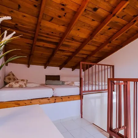 Waterlily 3-bedroom Maisonette, 75m To Sandy Beach Casa vacanze *