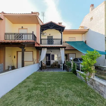 Waterlily 3-bedroom Maisonette, 75m To Sandy Beach Casa vacanze Nikiti (Sithonia)