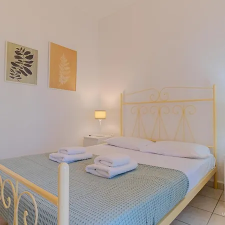 Casa vacanze Waterlily 3-bedroom Maisonette, 75m To Sandy Beach Nikiti (Sithonia)