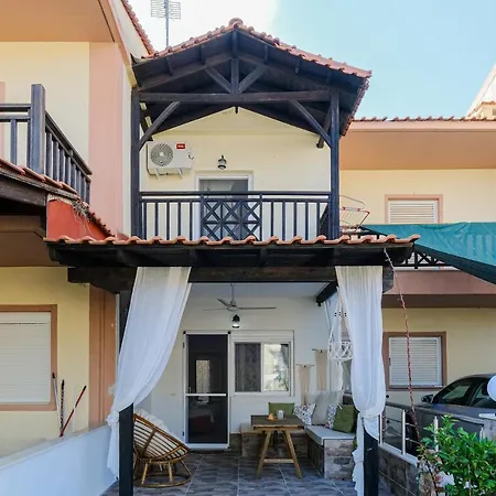 Casa vacanze Waterlily 3-bedroom Maisonette, 75m To Sandy Beach *