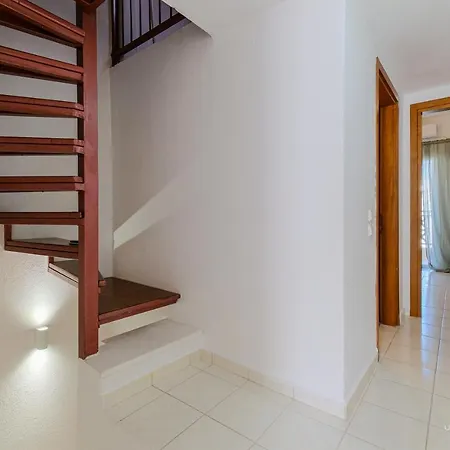 Casa vacanze Waterlily 3-bedroom Maisonette, 75m To Sandy Beach