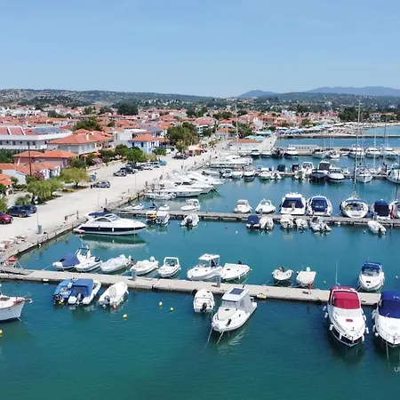 Waterlily 3-bedroom Maisonette, 75m To Sandy Beach Casa vacanze Nikiti (Sithonia)