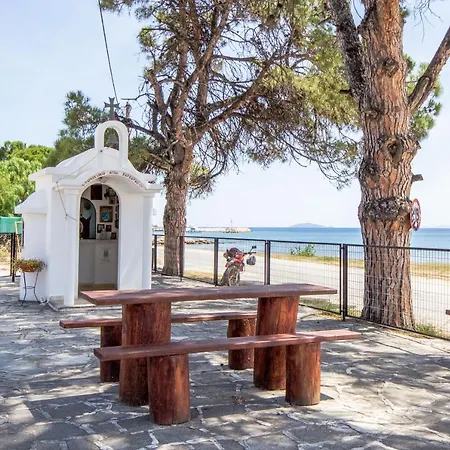 Waterlily 3-bedroom Maisonette, 75m To Sandy Beach Casa vacanze *